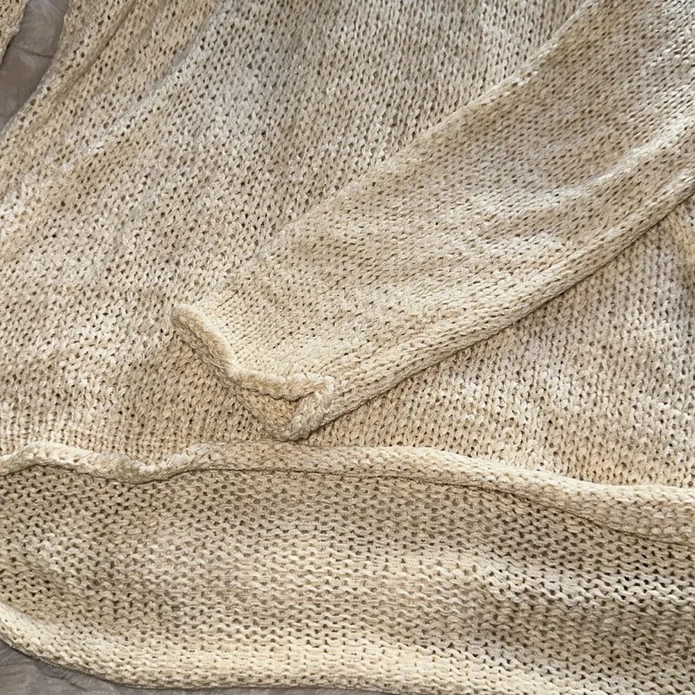 M/L cream sweater over sized.